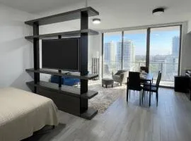 High-Floor Studio with City Views Downtown Miami