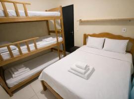 Residencial Romulo Ap 4, khách sạn ở Nin