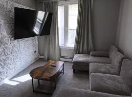EWRBNB - Rare Find! Huge 3BR Apartment with Open Layout minutes from Newark Airport & NYC - Apartment # 2