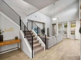 Modern and lux 4B House with Office 20 min to DT, khách sạn ở Manor