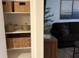 King suite and Hot Tub near the Greene, ξενοδοχείο σε Ντέιτον