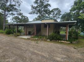 Bring - Truck & Work Crew - Basic but functional, готель у місті Morayfield