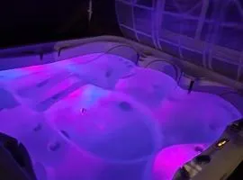 Cowboy Corner - Hot Tub, City Centre, Free Parking