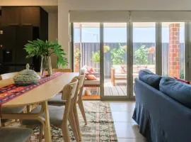 42 Coogee Beach Marina 3BR Haven near Omeo Wreck