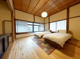 川の離れ 温泉街に立地するフルリフォームした隠れ家