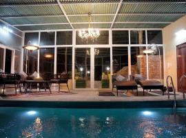 Two Luxury Tents in Majkhali w Heated Pool - Buransh & Apricot, hotel in Chaubattia