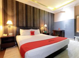 RedDoorz Plus near Simpang Tiga Tritayasa Cilegon, hotel u gradu 'Cilegon'