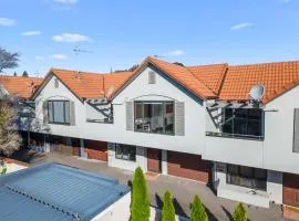 Town & Surf Retreat - Mount Maunganui