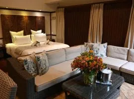 LUXURY EN-SUITE ROOM WITH LOUNGE @ 4 STAR GUEST HOUSE