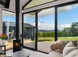Luxe Villa - Ocean Views, 20mins to Coolum Beach