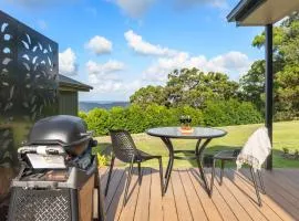 Luxe Villa w Coastal Views, 30mins to Noosa Heads