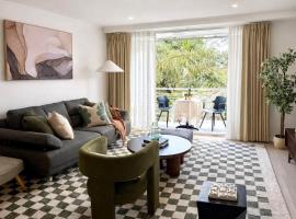 Elegant Waterfront Retreat Harbour & River Views, מלון בוויליאמסטאון