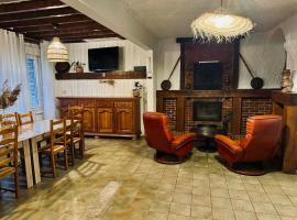 Large and cozy family home, Hotel in Moussy