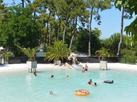 Camping Les Pins d'Oléron โรงแรมในGrand-Village-Plage