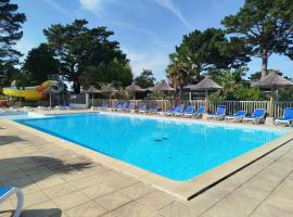 Mobil home cosy dans camping 4 étoiles, hotel v destinaci Pleubian