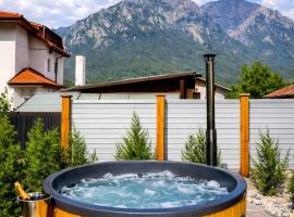 The Bear Chalet with Private Hot Tub, hotel in Buşteni