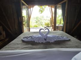 bamboo house#2, Hotel in Seribatu