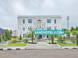 Sans Vibes Hotel Sulanjana Syariah Sukabumi, hotell i Krawang