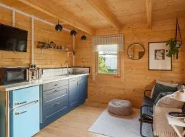 Scandi-Style Cabin in Bideford Private Parking