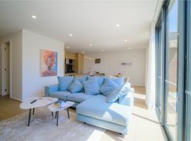 Spacious 3BR Home Close to Shops Pet Friendly, Hotel in Mulgrave