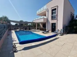 Villa Karizma - sea view, swimming pool, hot tub, Brijuni, Fazana, Peroj