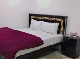 Premier hotel, хотел в Gujrāt