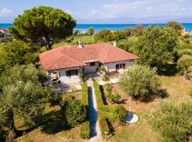 Koustas' House by Corfu Stay Solutions, hotel em Roda