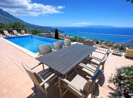 Villa Ionion Pelagos - infinity pool with magnificent sea views!, hotell sihtkohas Vlachata