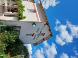 Logis Hôtel & Restaurant des Lacs