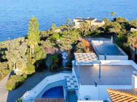 Villa Salomon- Seafront Villa with Private Pool, Hotel in Plaka