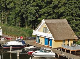 Bootshaus 600, Hotel in Mirow