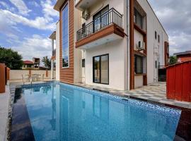 EMPYREAN STAY lI SU CASA VILLA II 4BHK II AC II PVT POOL II GAMES, Hotel in Malavli