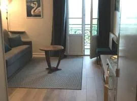 Le Cygne face au lac Léman