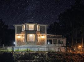 Lans Bliss Villa 2BHK with Sunset View by Homeyhuts, Hotel in Lansdowne