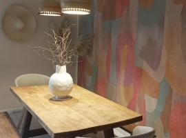 Gîte Minimalist indépendant au calme, готель у місті Commentry