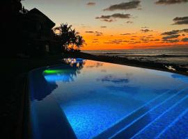 Waterfront condo in Magnificent Manzanillo Bay Troncones, khách sạn ở Troncones