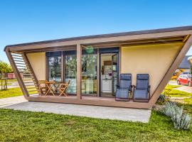 Riverside Suite Mobile Homes، فندق في Gradac
