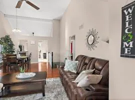 Townhouse in Lenexa by YDSH GuestMind