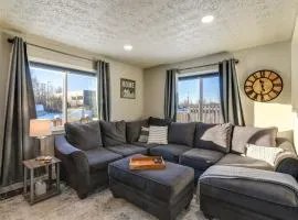 Updated Townhome Near Airport and Shopping!