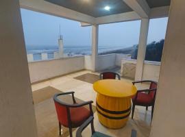 Wavestay uthandi beach, hotel u gradu Čenaj