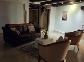 Charming apartment in Munchenstein Castle, hotel en Münchenstein