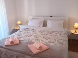 Comfortable Thermi apartment near SKG Airport, hotell i Thérmi