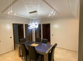 Charming Apartment in Temara Near Beach & Rabat: Temara şehrinde bir otel