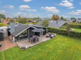 3 Bedroom Awesome Home In Bjert