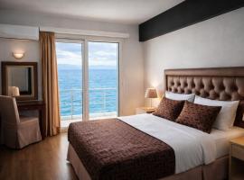 Queens Leriotis Hotel, хотел на плажа в Пирея