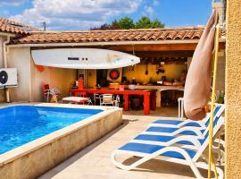 Maison Avec Piscine, hôtel à Oraison