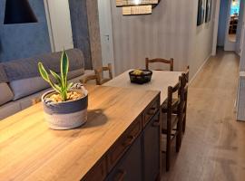 Cerca de todo y un salón cocina que reune, hotel u gradu 'Ermua'