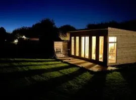 Yellowhammer Hut at Carr House Farm