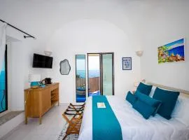 Breathtaking Room in Heart of Positano with Stunning Sea Views