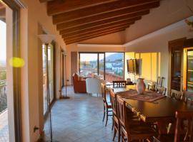 Appartamento Panoramico nelle vicinanze di Gubbio, מלון בSigillo